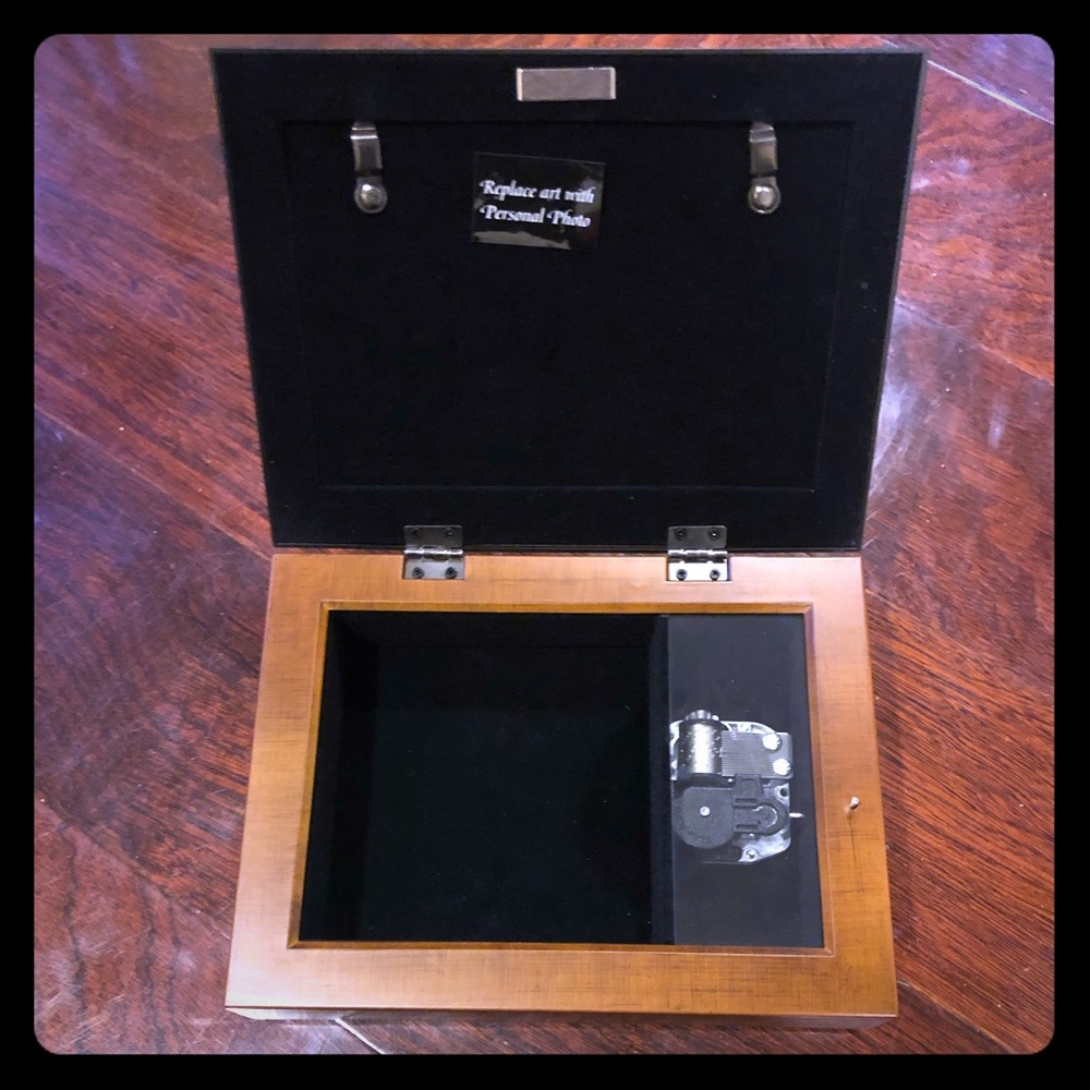 Music playing jewelry box